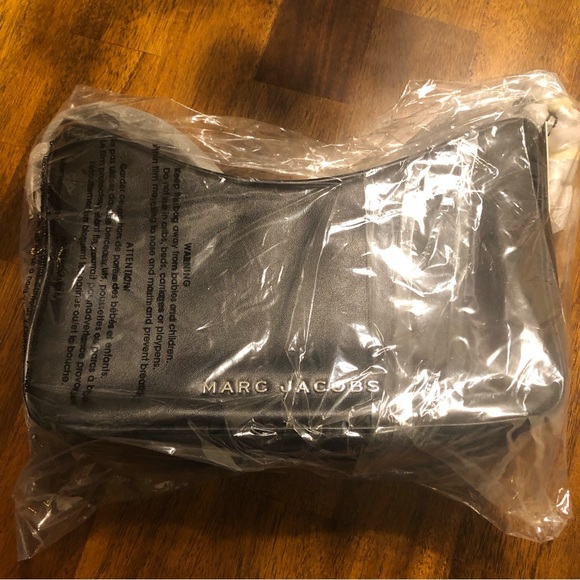 NWT $395 MARC JACOBS Tempo Baguette Shoulder Bag in Black! - Picture 7 of 9